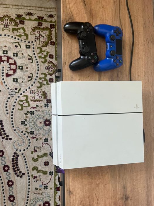 Продам PS4 FAT 500 ГБ