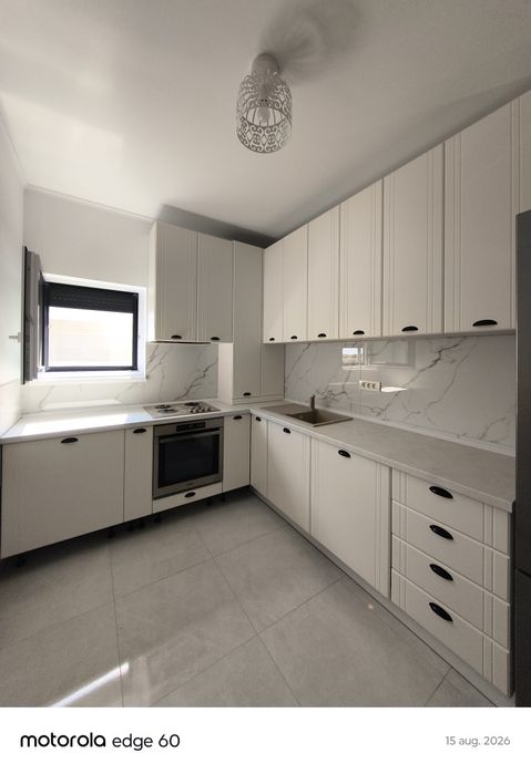 Mobilă la comandă pentru Bucătări Dormitoare Living Dressing Băi Holur