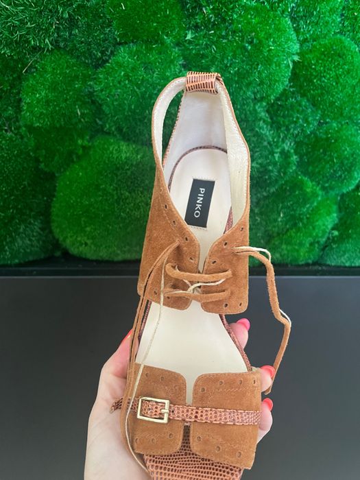 Чисто нови сандали Pinko 37