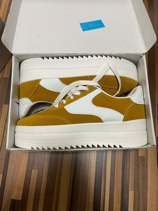 Дамски велурени обувки