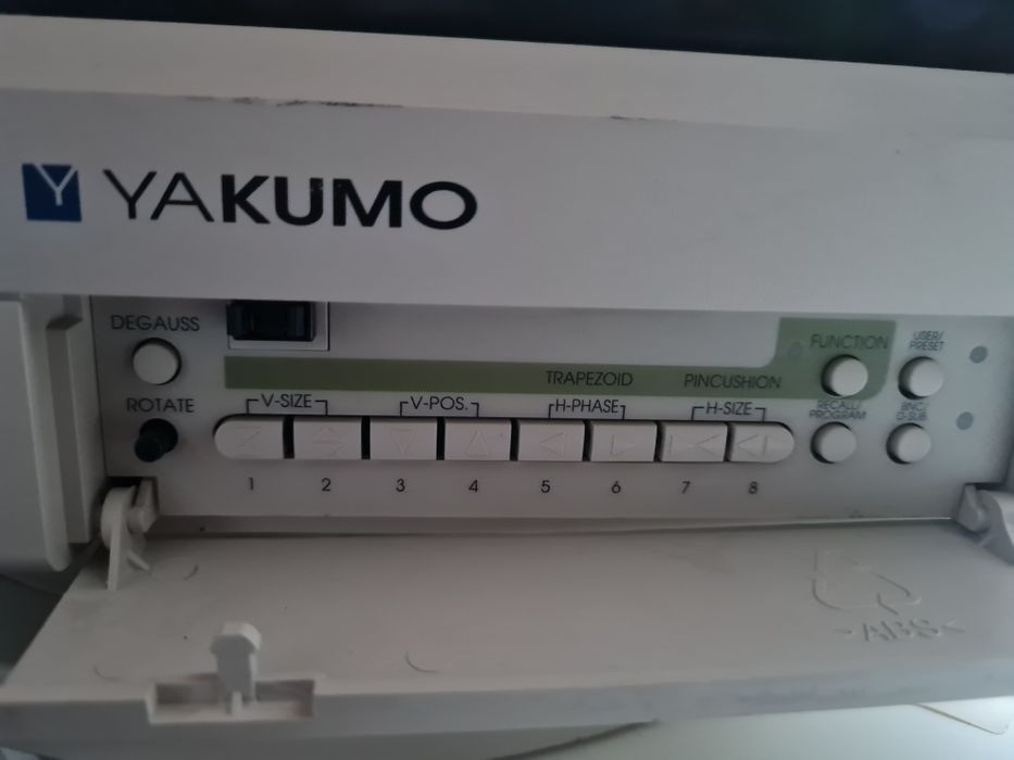 Monitor Yakumo 1996
