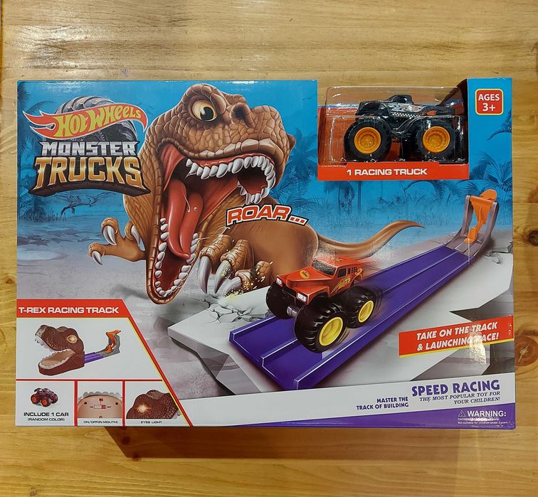Трек "Hot wheels" Monster Trucks T-Rex Racing Track. Атака динозавра.