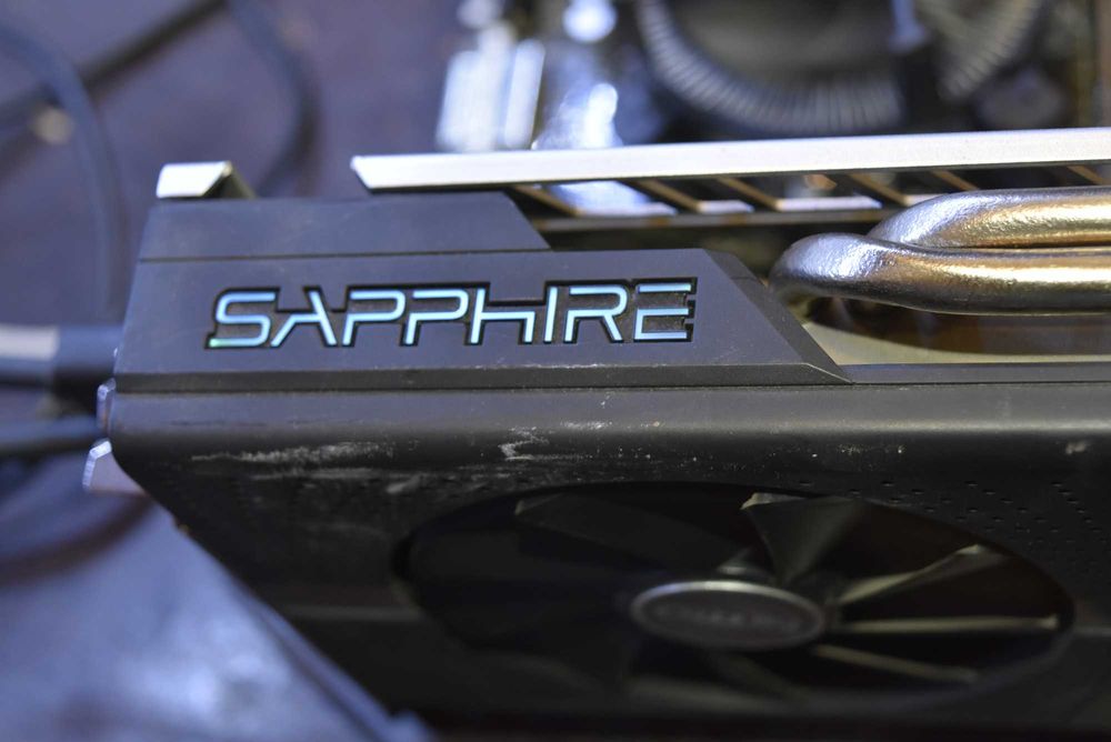 Видео карта  Sapphire RX 570 4 GB - топ състояние . Перфектна .