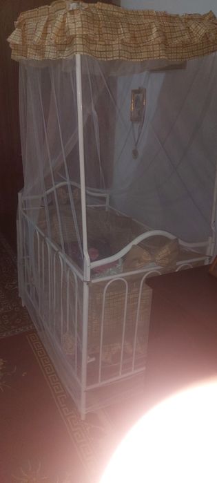 Манеж с качелием детский