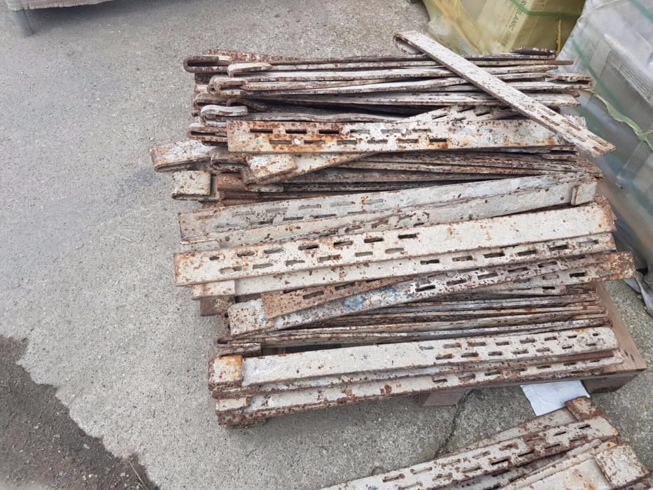 Juguri Cofrat Stalpi