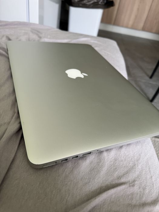 Macbook Pro laptop без забележки