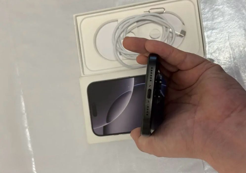 Продам iPhone 16 про 128гб