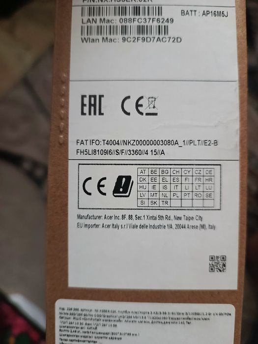 Noutebuk srochna sotiladi deyarli ishlanmagan