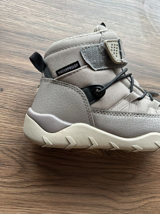 Продаю осенние детские ботинки