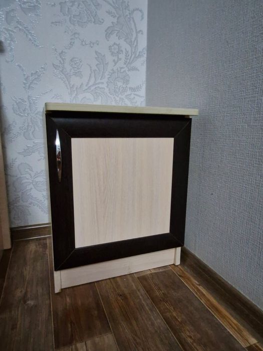 Продам кровать с двумя тумбочками.