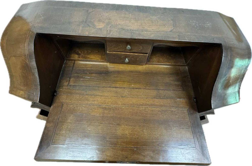 Старо писалище с интарзии