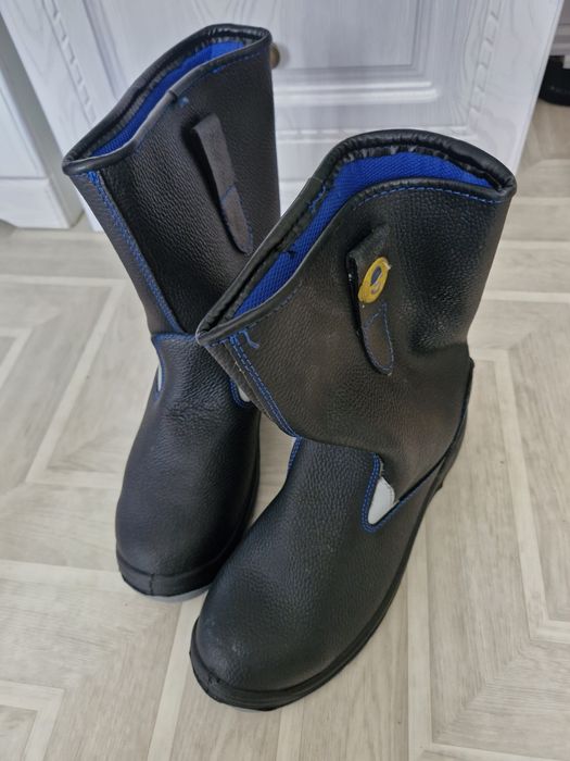 Жаңа жазғы  етік сатылады бағасы 11000