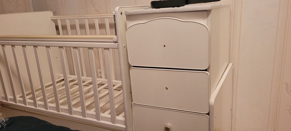 Продам кроватку детскую с матрасом