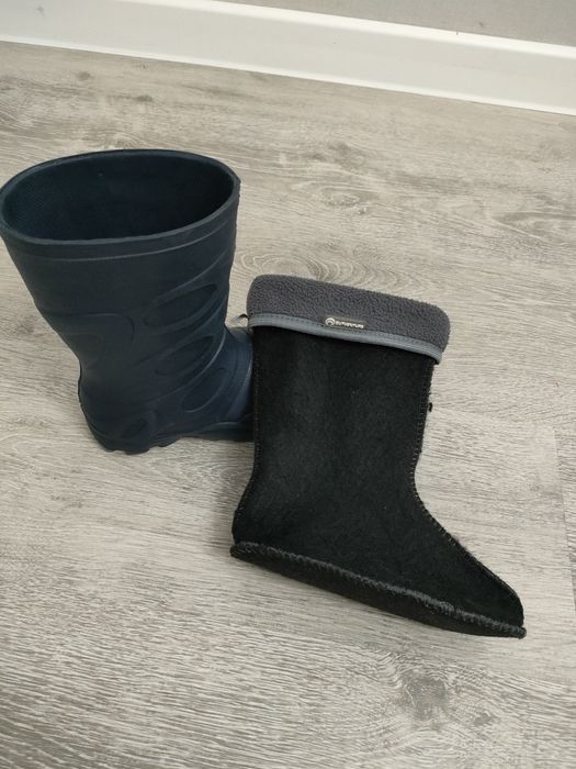 Продам детские резиновые сапоги