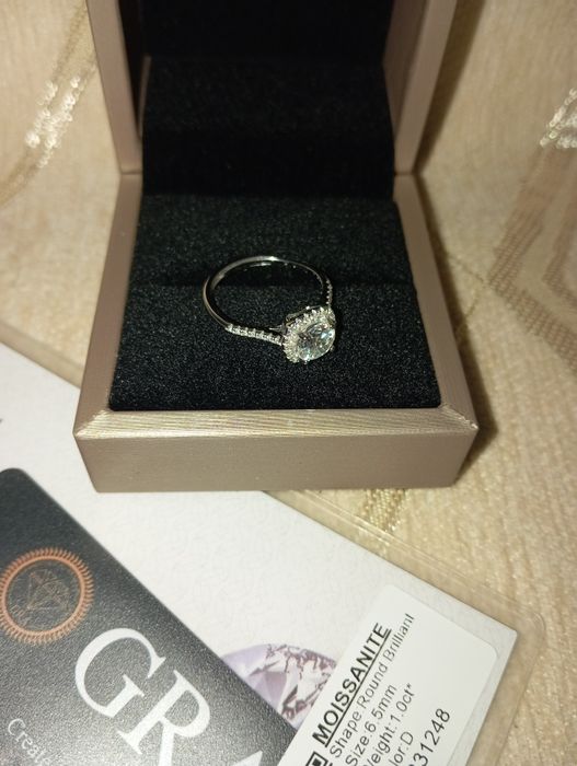 Кольцо с камнем муассанит 1 карат