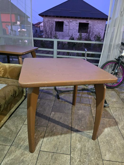 Делевянный стол 80×80