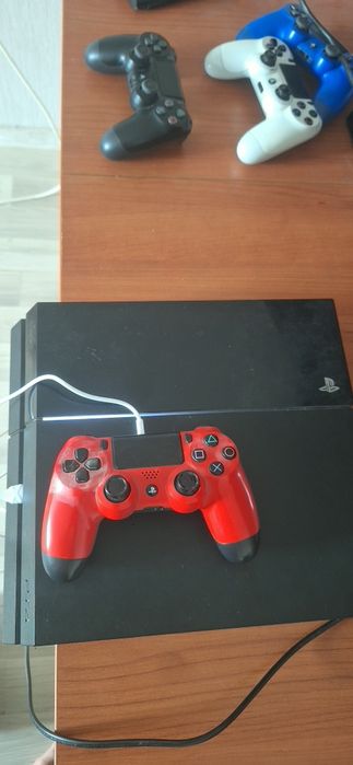 PS4 FAT 2 ТБ — Идеальное состояние |  + 4 геймпада