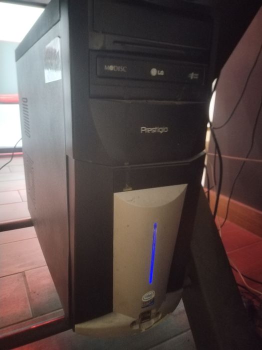 Настолен компютър.