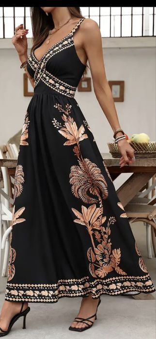 Рокля с флорални мотиви