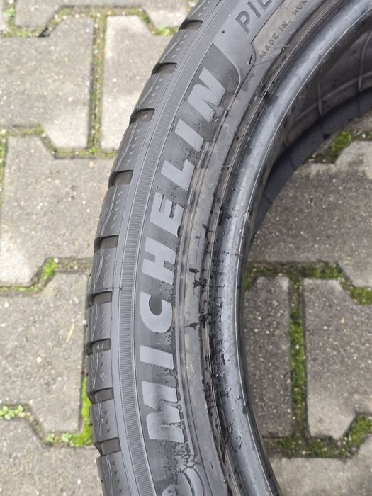 275 40 21 Michelin