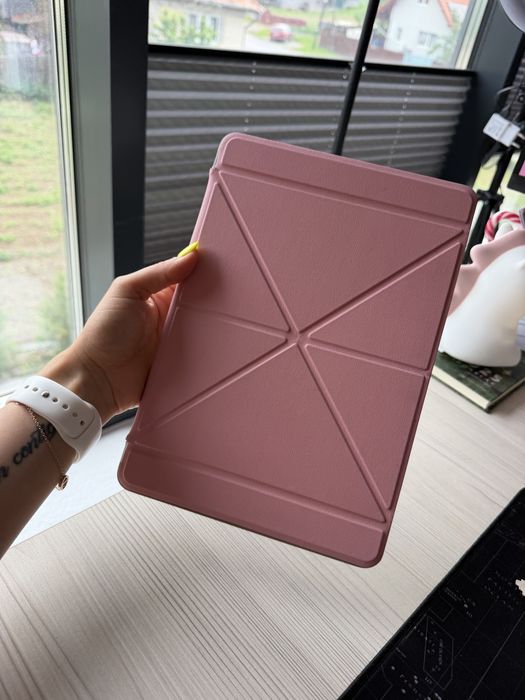 Apple ipad 8th. generation, rose gold.