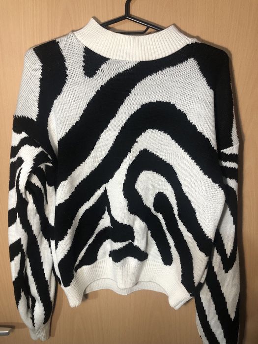 Топли зимни дамски пуловери