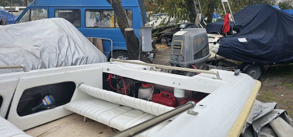 Лодка 4.6м, двутактов двигател