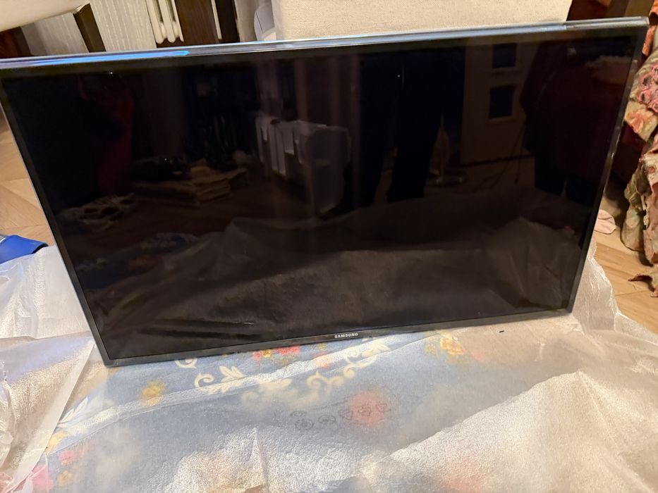 Televizor 3D Samsung  Full HD 101 cm Wireless + Suport Perete Hama