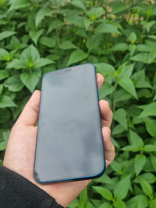 Продам Iphone 12 blue