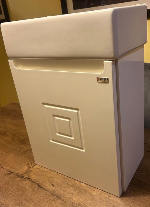 Водоустойчив шкаф за баня с умивалник Висота