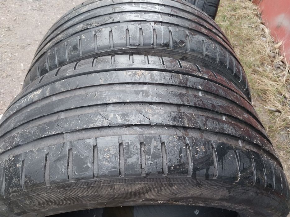 2 шины Nokian 235 45 R17.