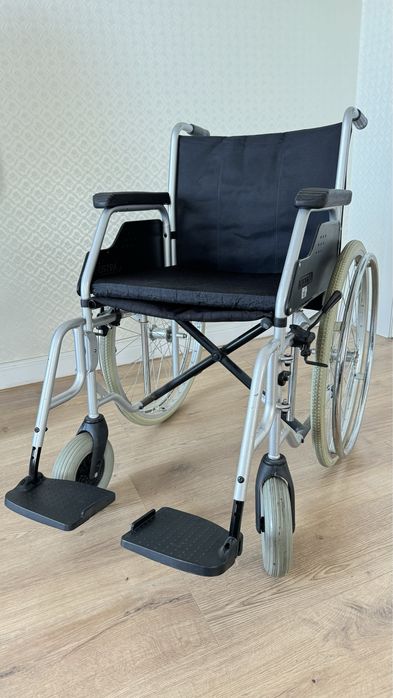 Продам инвалидную коляску