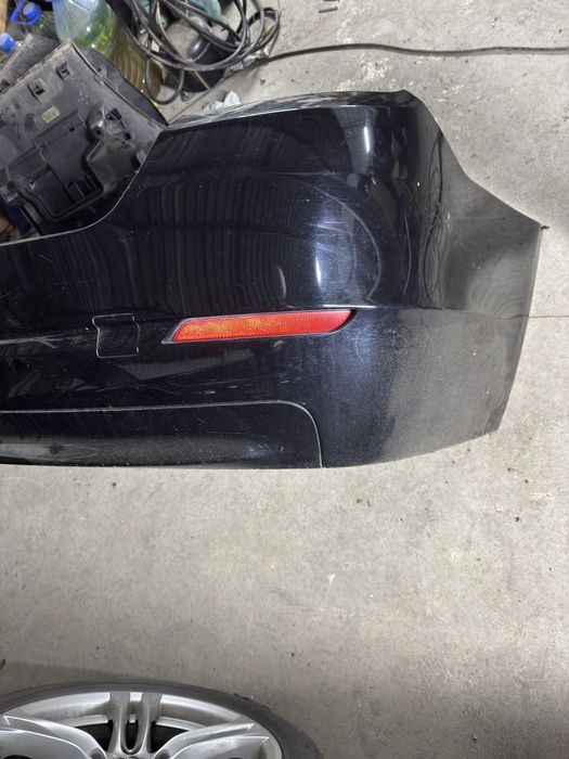 Задна броня за BMW F10 с основите и държачи за нея