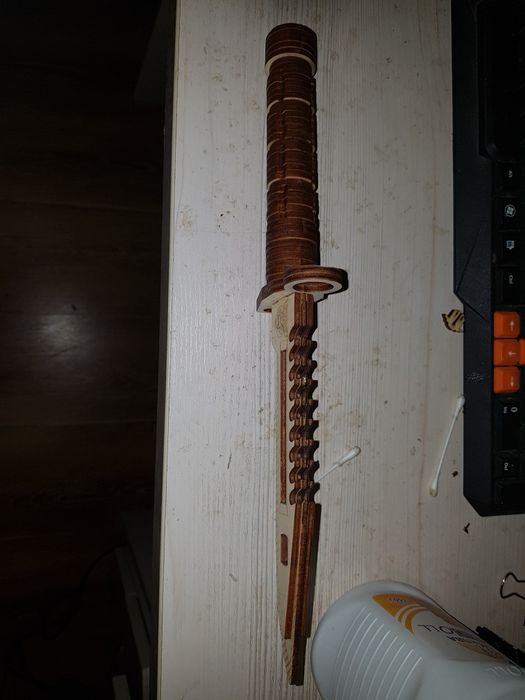 Деткий армейский нож . Из фанеры. Не острый и абсолютно тупой