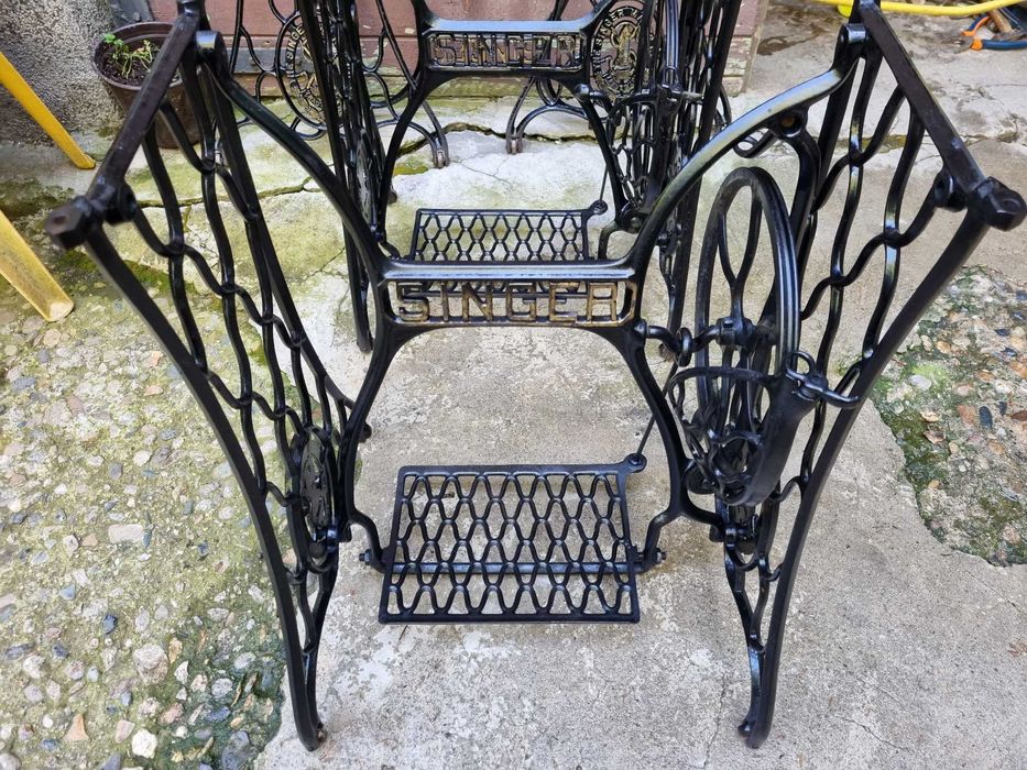 Singer метални крака за шевна машина.