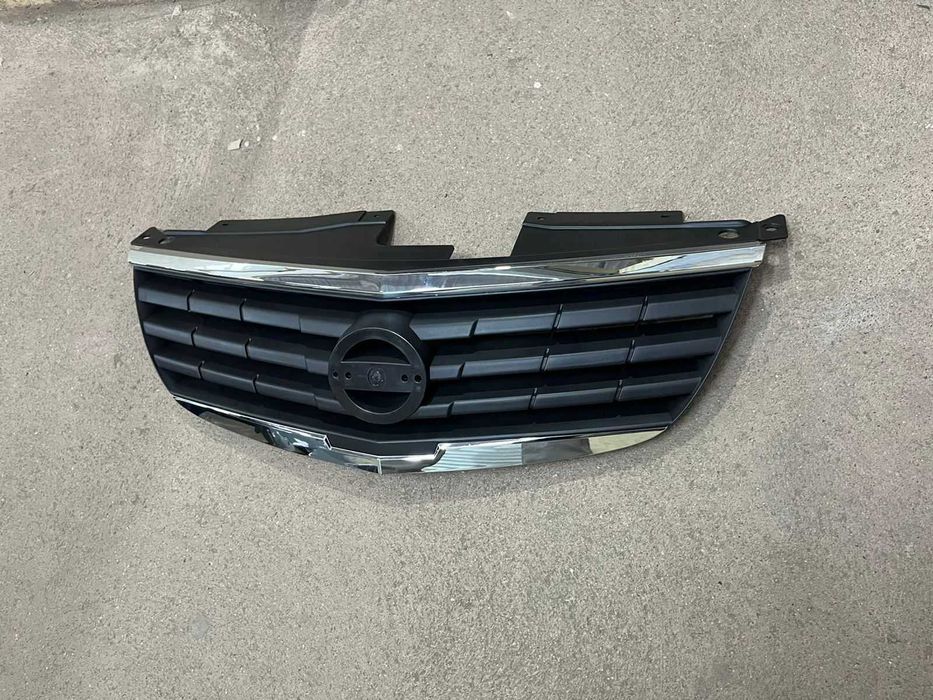 Решетка радиатора на Nissan Almera Classic 07-10/Алмера Классик 07-10