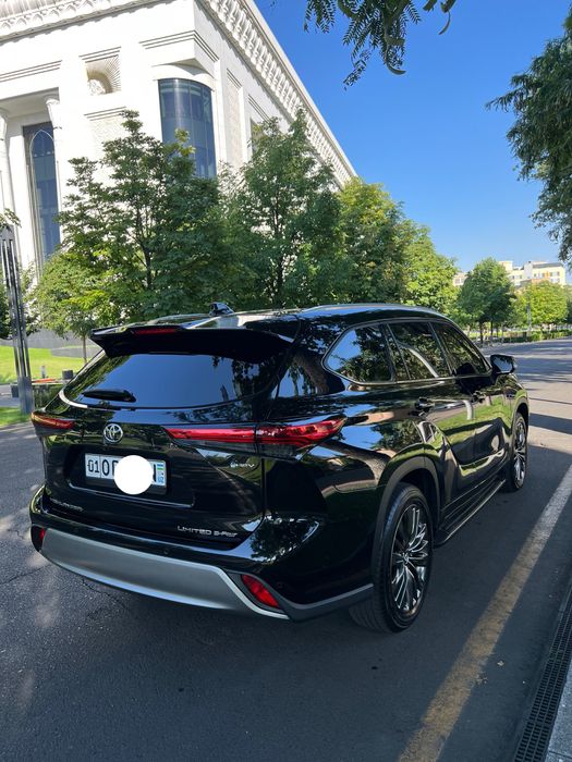 Toyota Highlander Limited E - Four Hybrid
