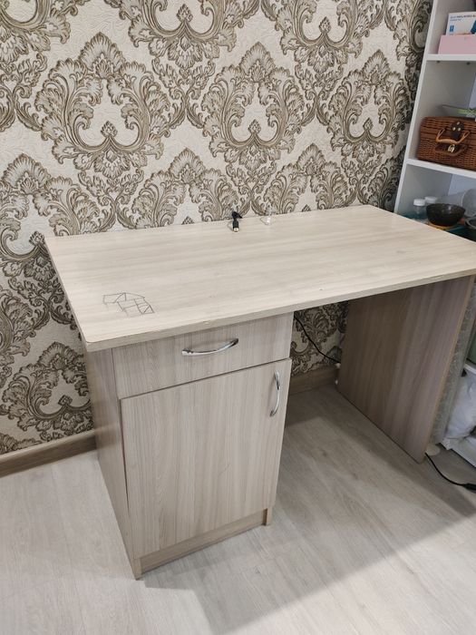 Продам Стол письменный