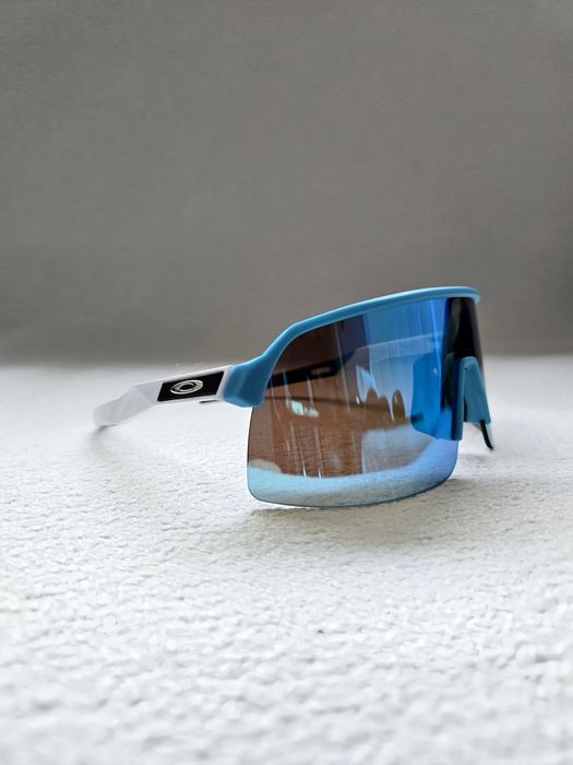 Слънчеви очила Oakley Sutro Lite – Sky Blue / Prizm Sapphire