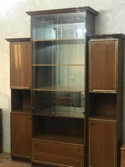 Продам гостиный шкаф