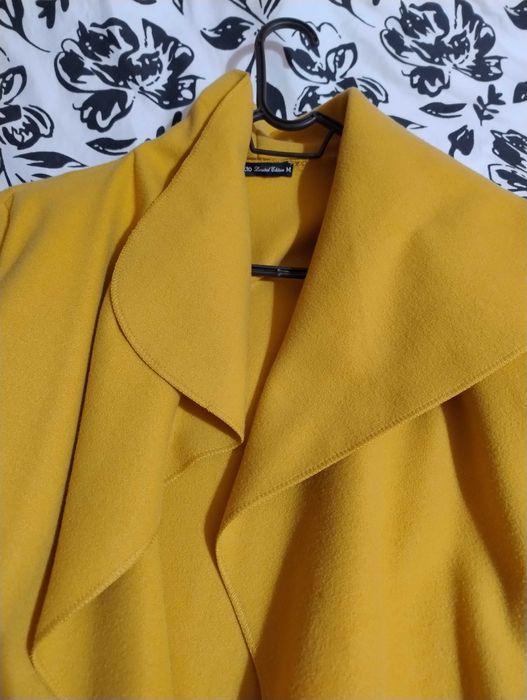 Пролетен шлифер в жълто