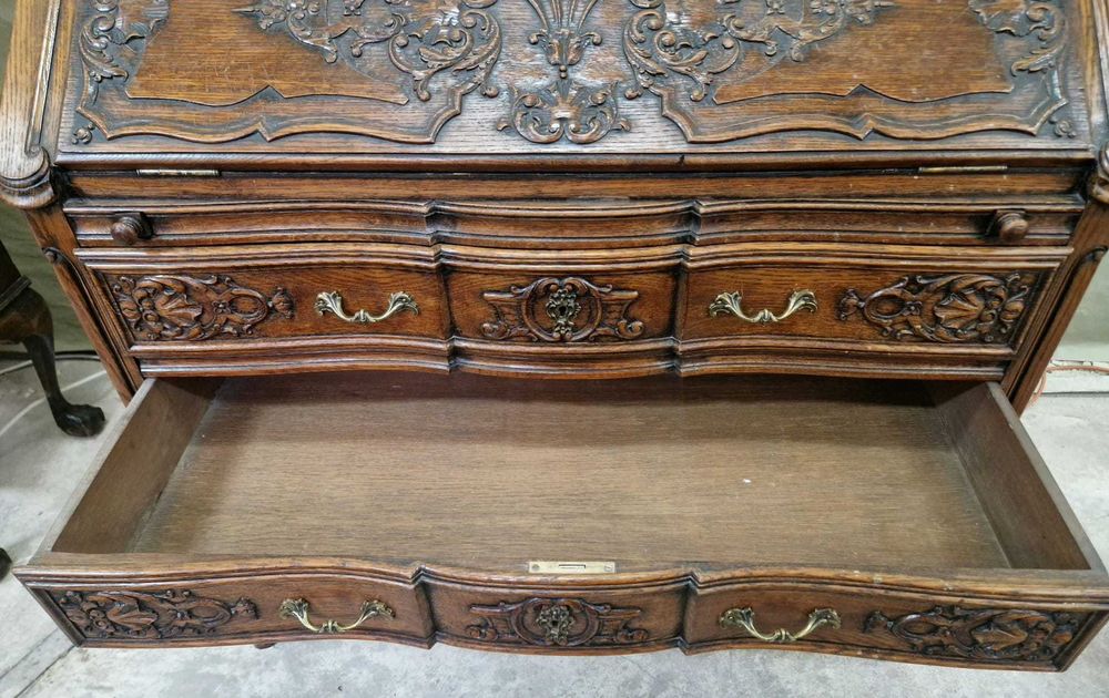 Ръчно резбован френски секретер писалище от масивен дъб