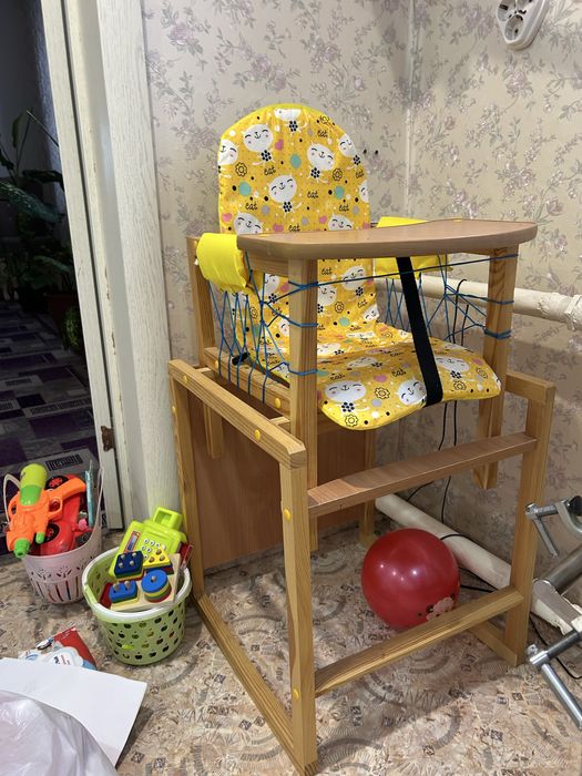 стульчик для кормления ребенка