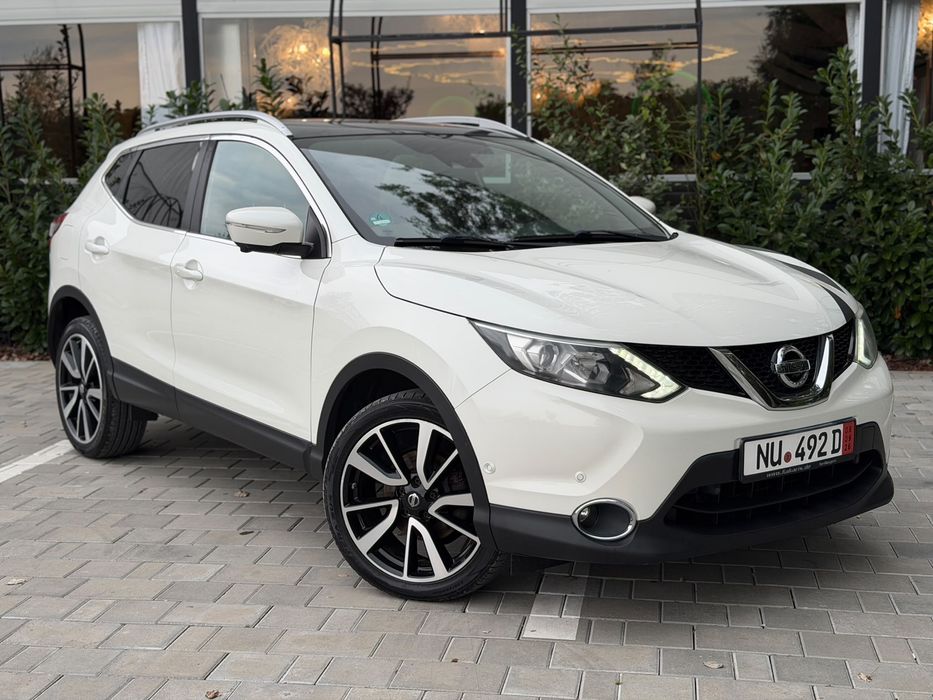 Nissan Qashqai |Tekna|Panoramic|Camera360|Euro6|Navi|Alcantara|Xenon