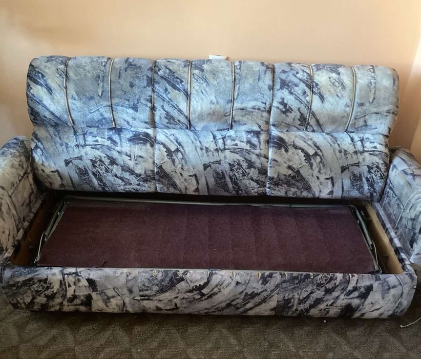 Продавам Холова гарнитура.