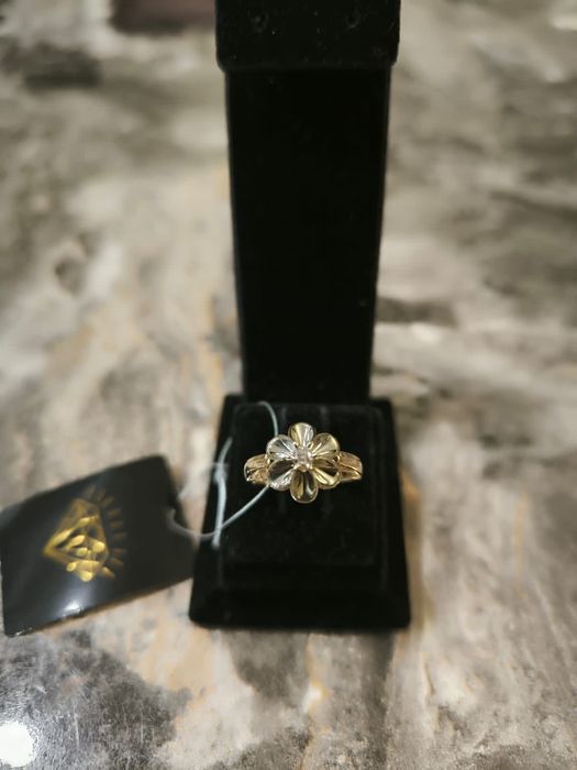 Золотое кольцо с Бриллиантом