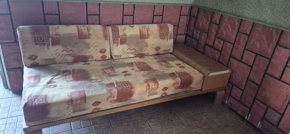 Canapea cu lada laterală
