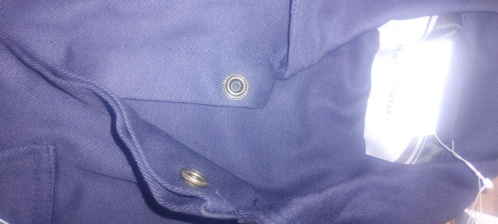 Продавам работна куртка за заварчици