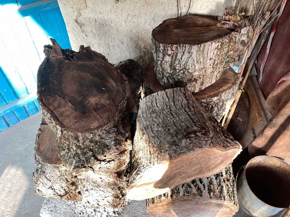 Орехов ствол, орехово дърво, дървен материал