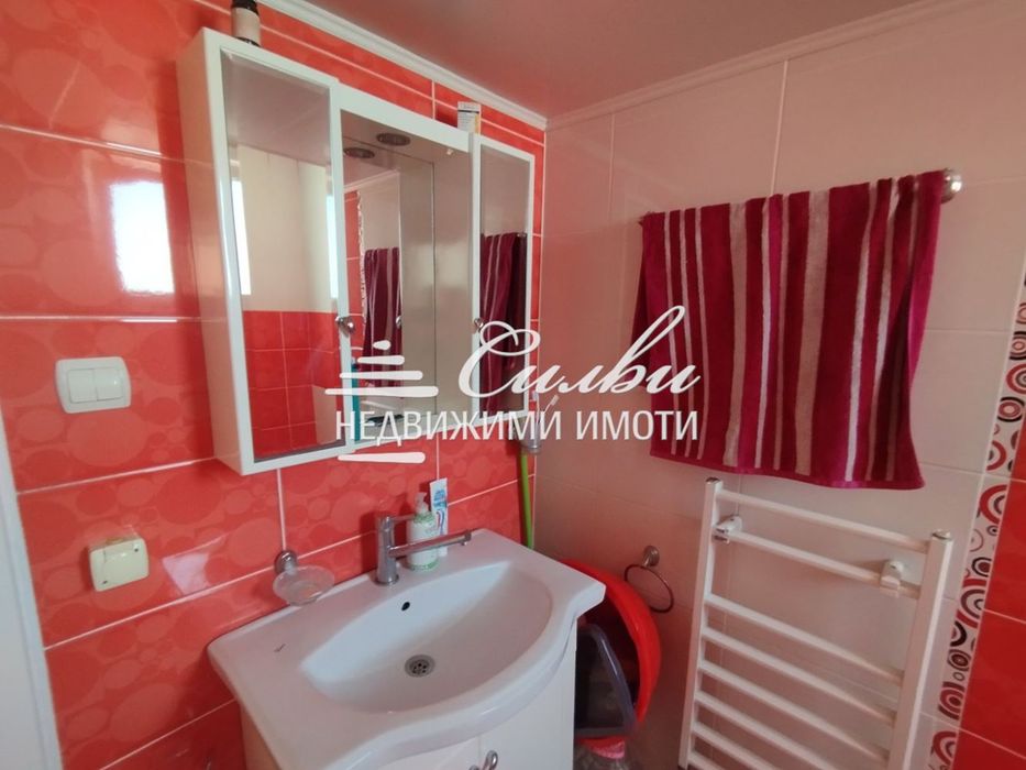 Обзаведен етаж къща -кв. Център